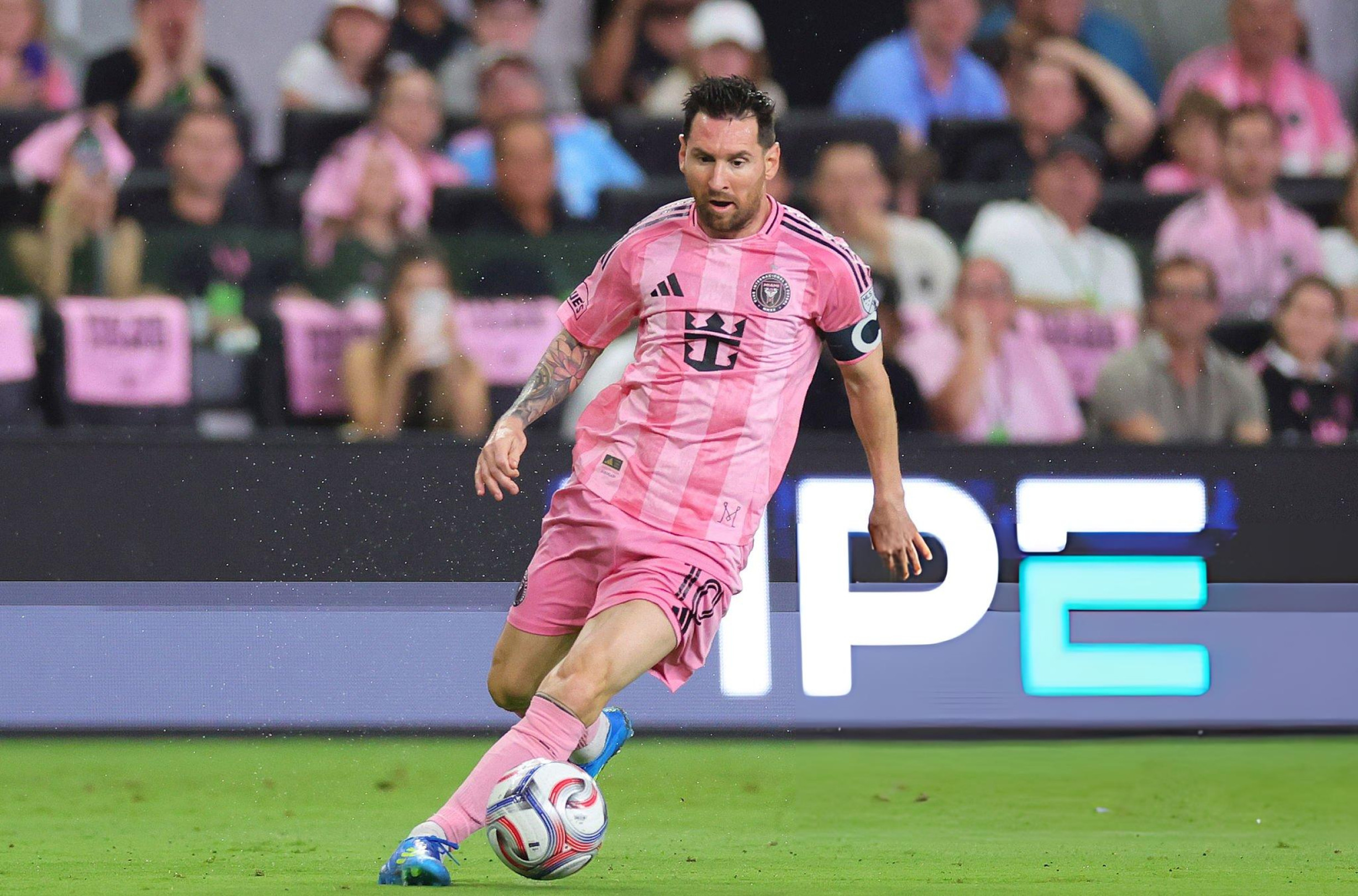 全场比赛结束，最终迈阿密国际在新主场2-2战平奥斯汀FC，梅西和苏亚雷斯各进1球