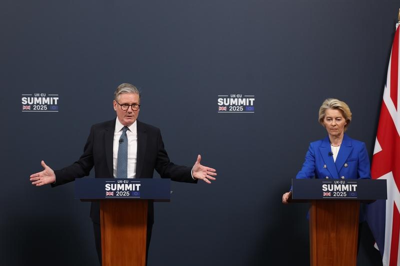 英国首相谴责前驻美大使可耻 英国这事儿真是够乱的！路透社2月3日消息，英国警方对