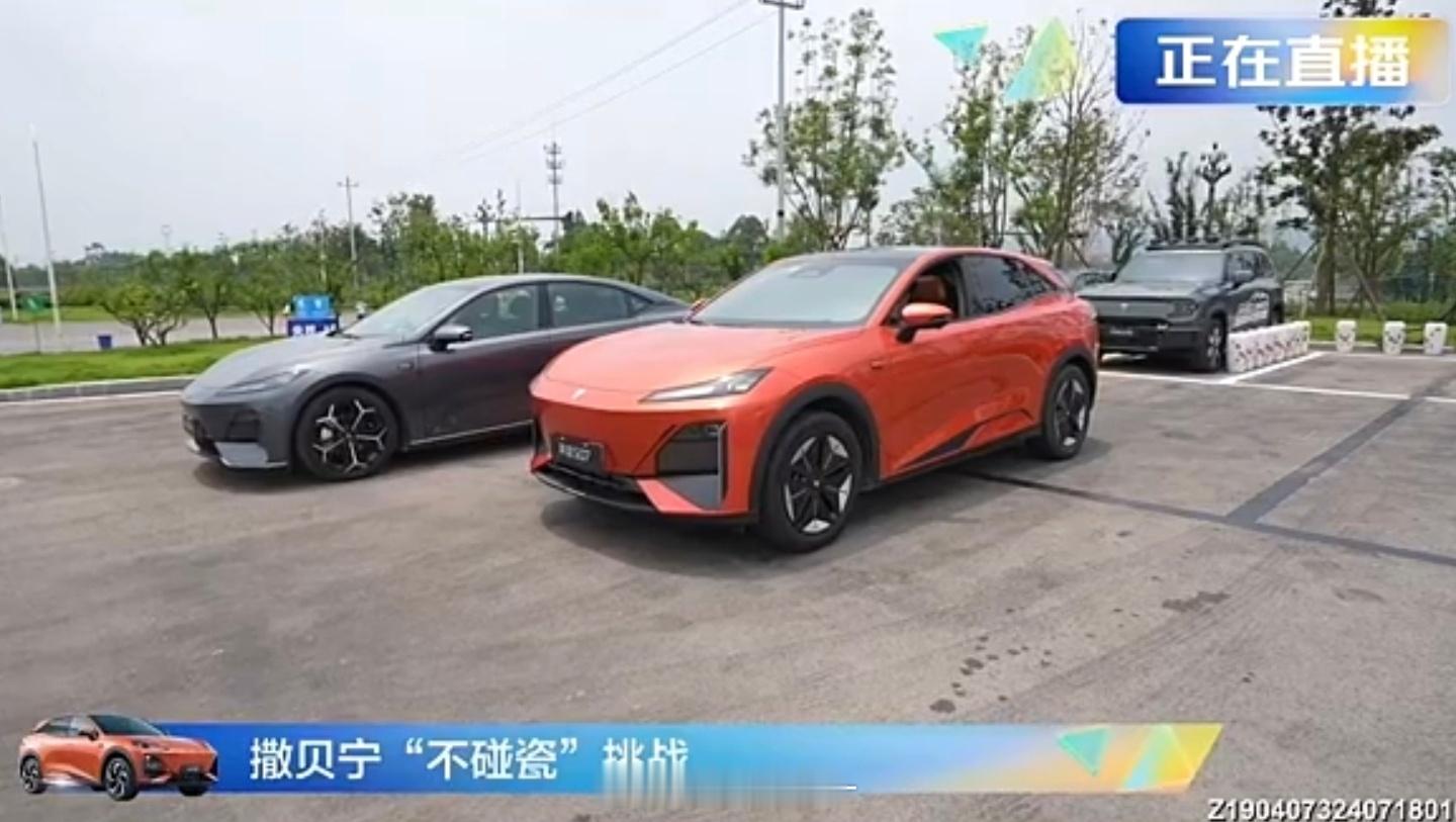 看撒贝宁体验了#深蓝s07# 的自动泊车，这表现可以啊，两把就完成了，效率堪比老
