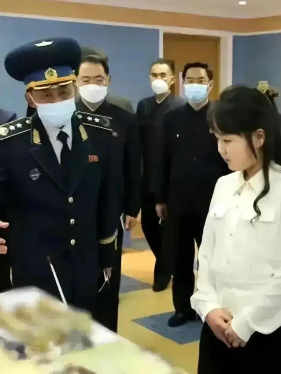 突发❗️
韩国军方发布：北朝鲜从西海岸往韩国发射了200发炮弹，韩国疏散当地居民