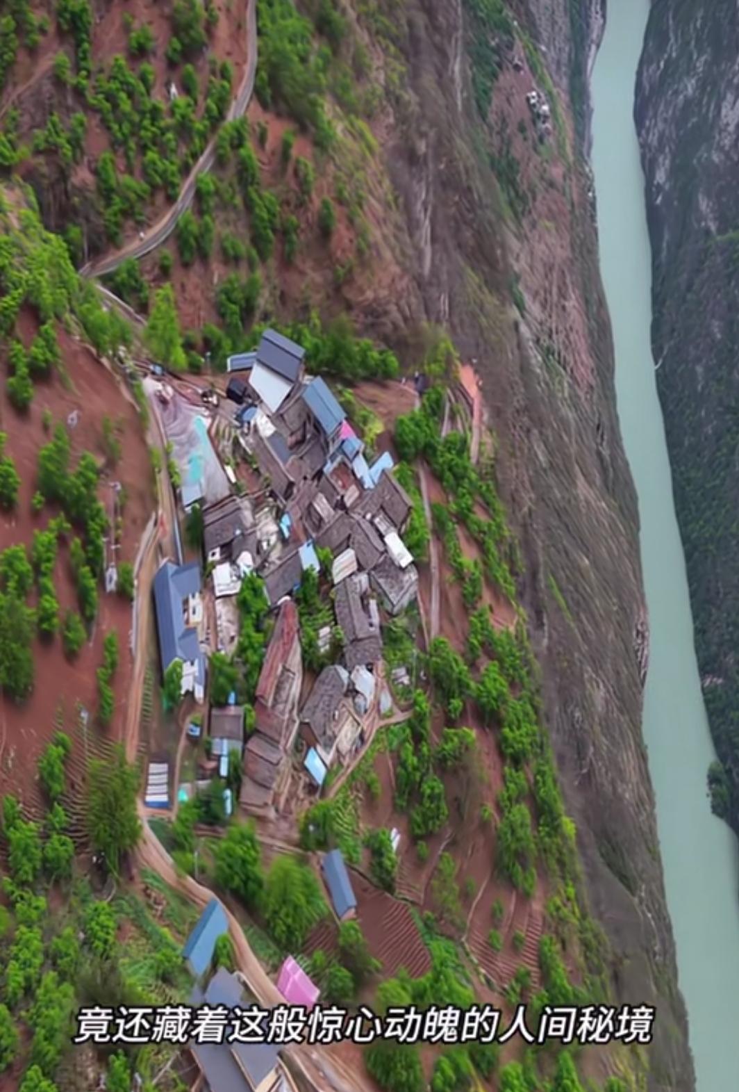 你敢住在垂直落差1500米的悬崖之上的云端古村吗？在四川省雅安市汉源县永利彝族乡