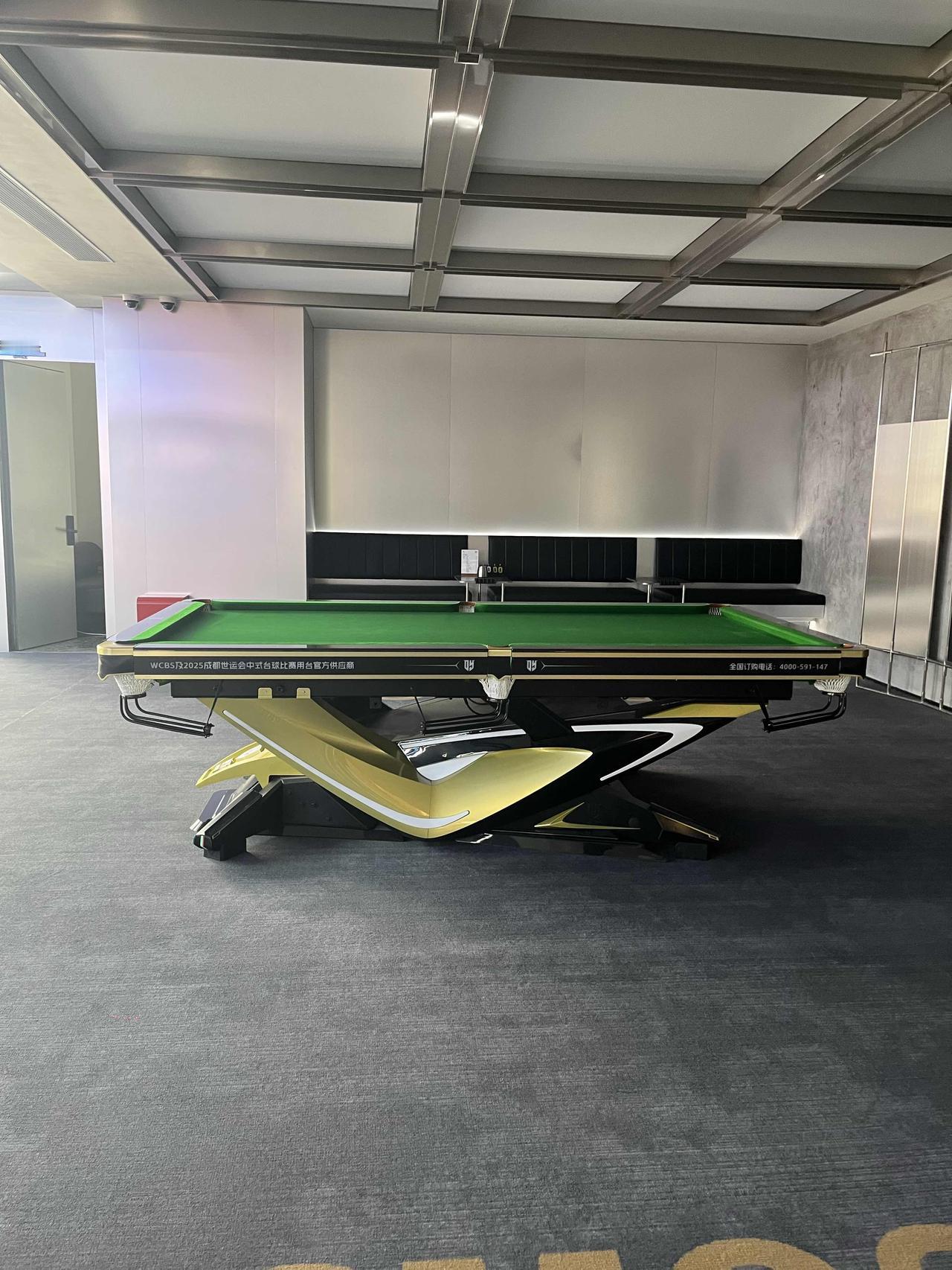 这台球桌价值一辆车？是不是骗人？

去了朋友开的台球厅，刚刚在试营业，我朋友很自