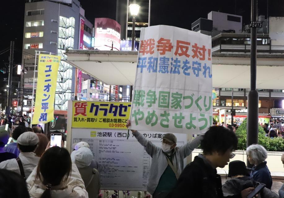 当不成首相了？高市早苗遭民众集会逼宫，中方敲响警钟
 
最近日本政坛可真是不太平