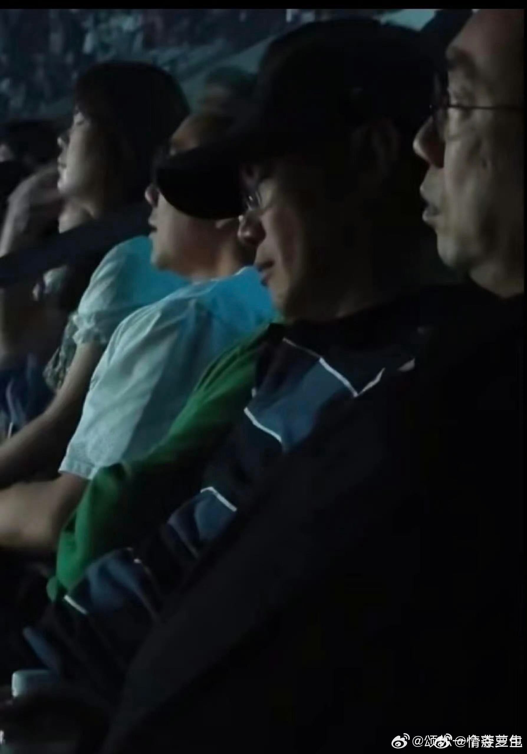 众所周知李荣浩和陈奕迅关系特别好单依纯李荣浩开撕让陈奕迅有点为难哈哈哈哈陈奕迅：