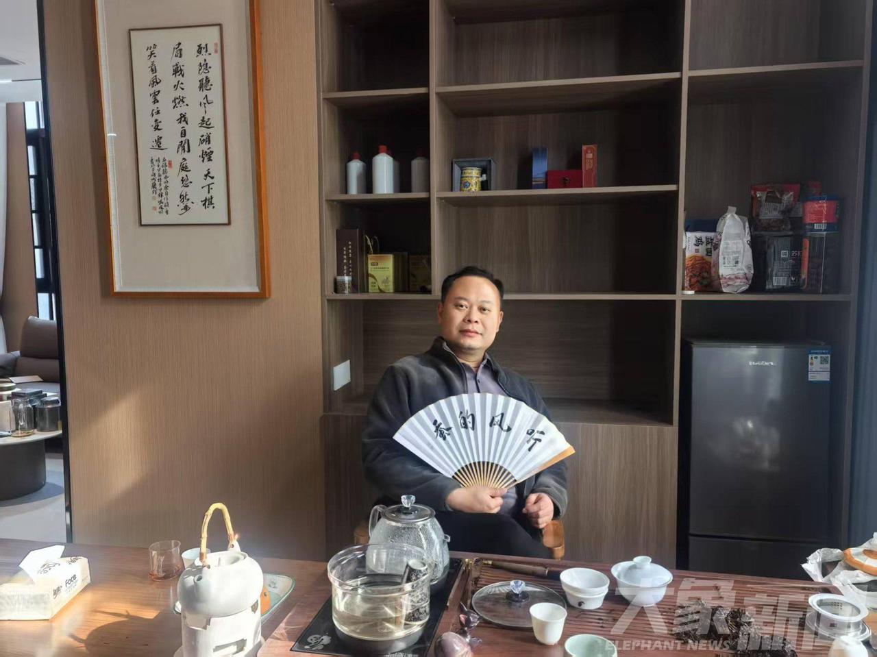 听风的蚕一夜掉粉1700万，顶流大V断崖式翻车，给所有人敲醒警钟
 
军事顶流博