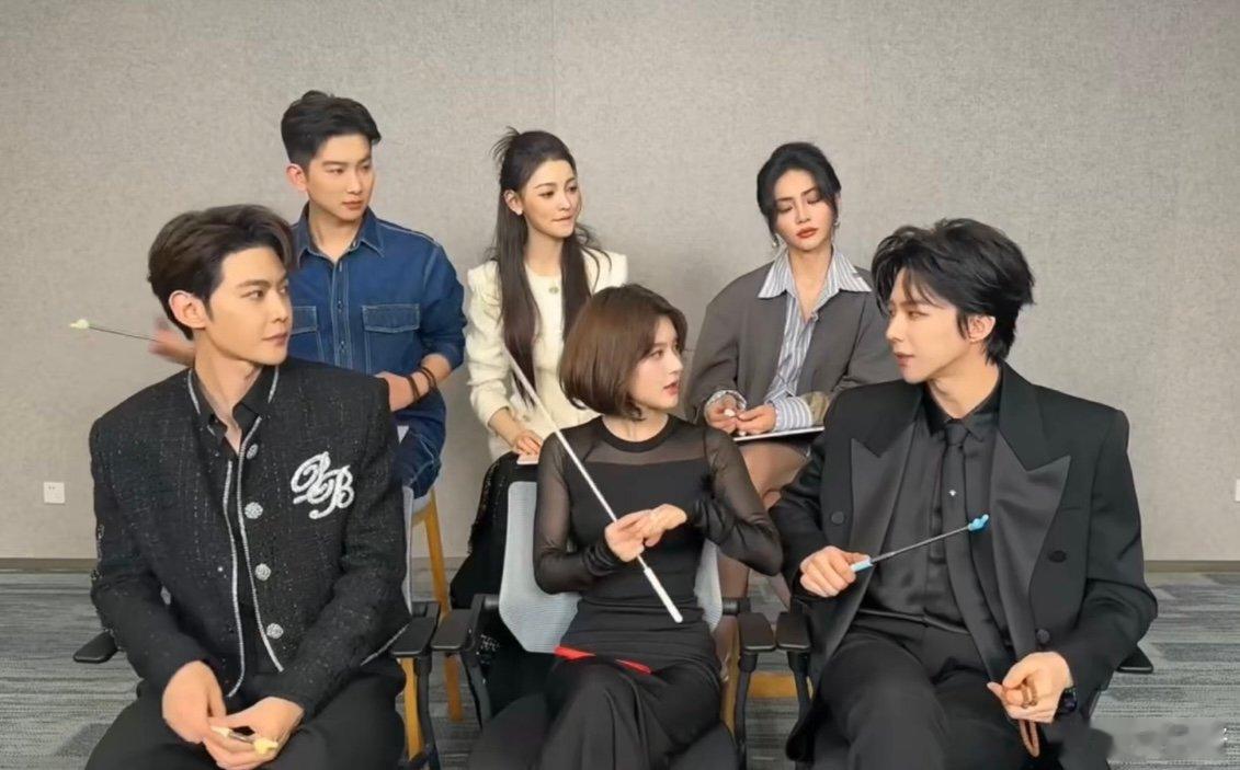 #刘宇宁珠帘玉幕开播礼送串了# woc珠帘玉幕开播礼中刘宇宁太宠了！经商场景热闹