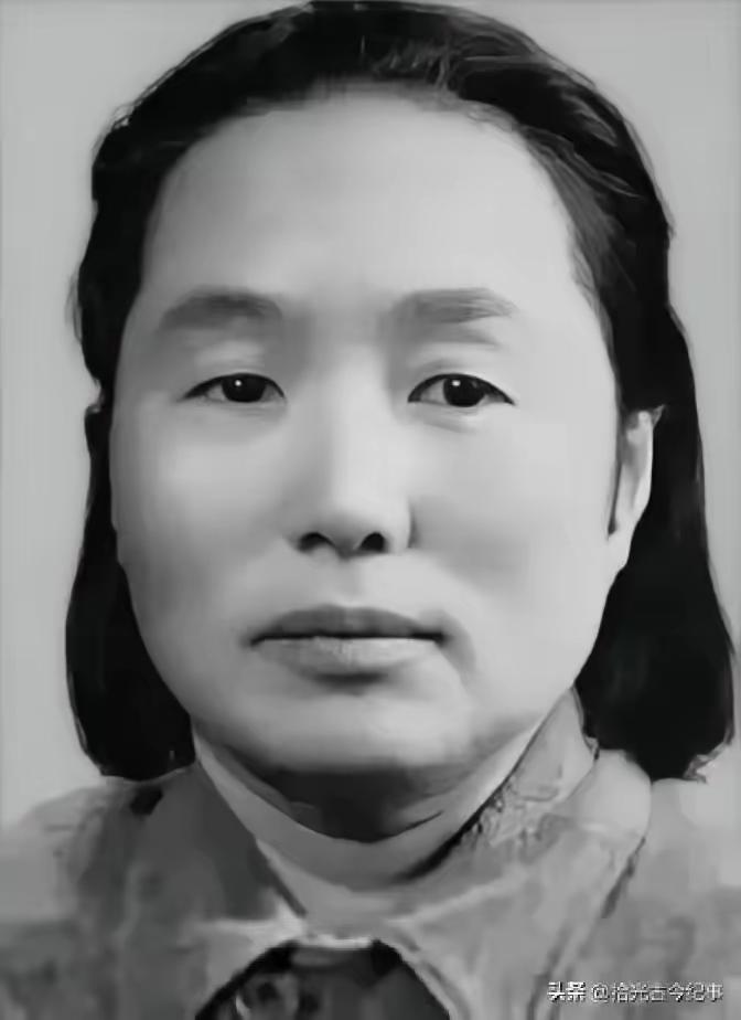 1937年家门口捡回一名女红军，地窖藏身躲过搜捕，半张纸条藏着一段催泪往事
 