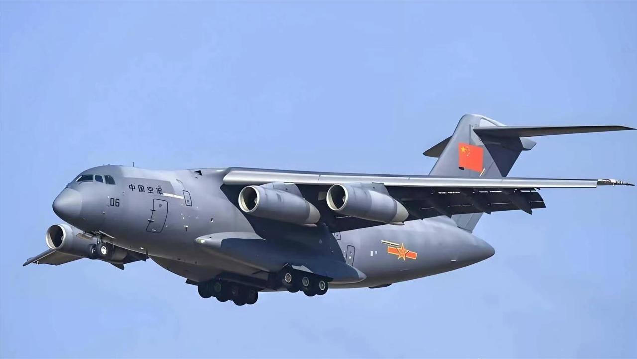 切身感受到身为大国的底气有多足！
18架运-20穿越北约空域奔赴塞尔维亚，北约战