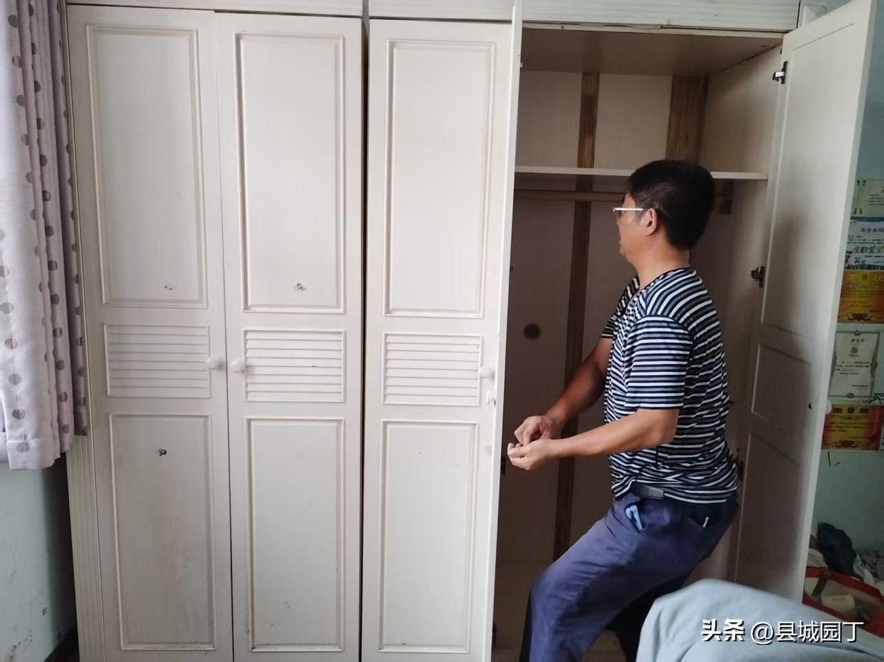 老房子要卖掉，将近二十年的旧床旧柜子，母亲说不能扔，让我问我婆婆要不要，说我婆婆