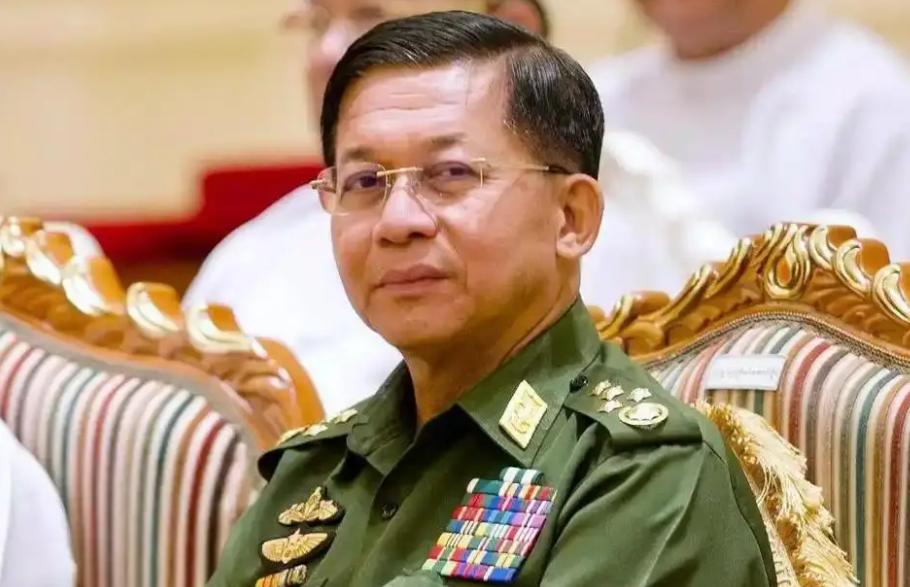 谁也没想到，阅兵都结束了，外国政要们一个接一个离场，缅甸那个穿着军装的代总统却还
