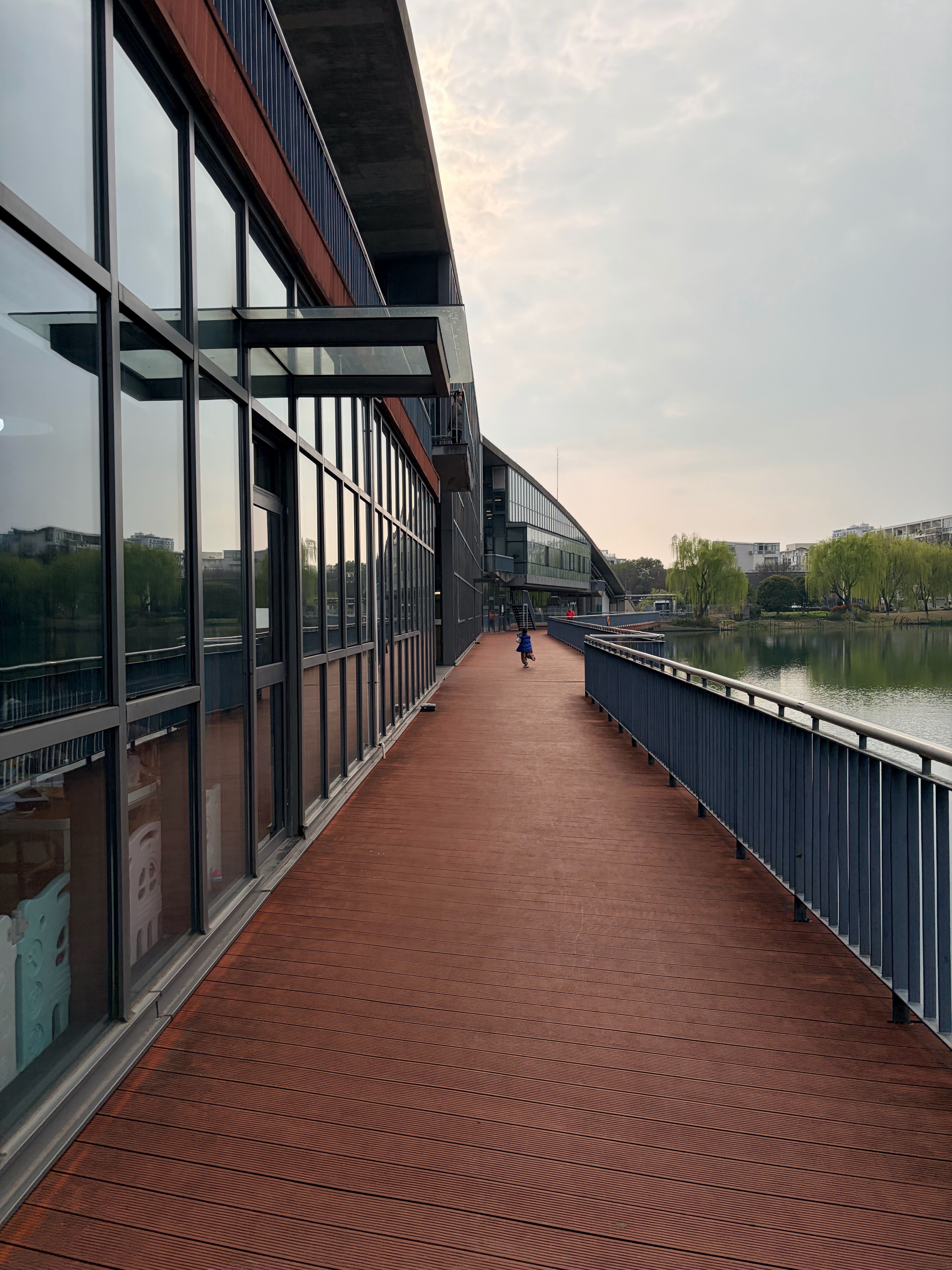 周末整理了一份AI领域代表作清单，按时间顺序排列，都是真正重新定义问题的论文。1