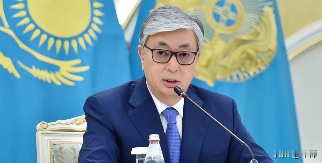 果不其然。
​​哈萨克斯坦突然宣布了文字改革计划。
​​2017年起，哈方启动把