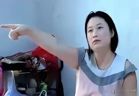 “脸都不要了！”湖南湘潭，一个月薪8000的男人，每个月偷偷给父母塞300块钱。