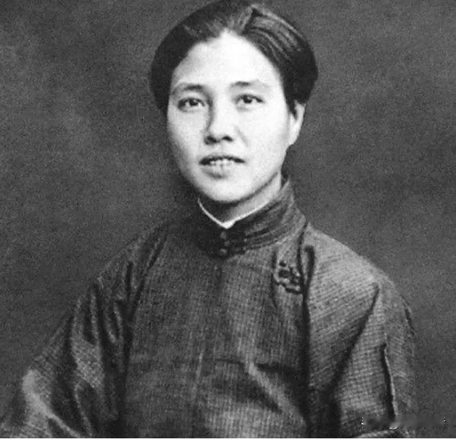 革命历史时期，我党10位女性领导人

1、向警予
蔡和森妻子。1922年7月，当