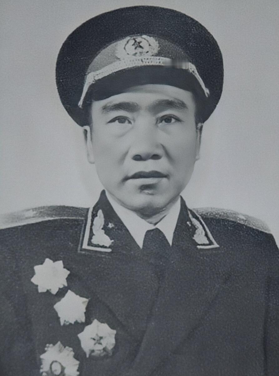 1982年，重庆发现一具脚镣遗骸，竟是失踪了48年的红军师长

“老陈，你快来看