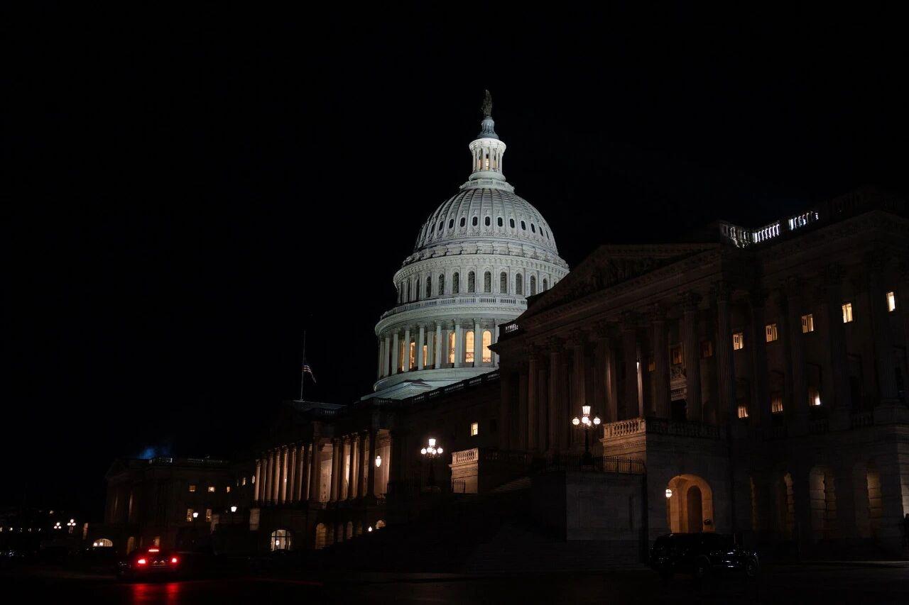 众议院周三以222票对209票通过支出法案，为史上最长的政府停摆画上句号，特朗普