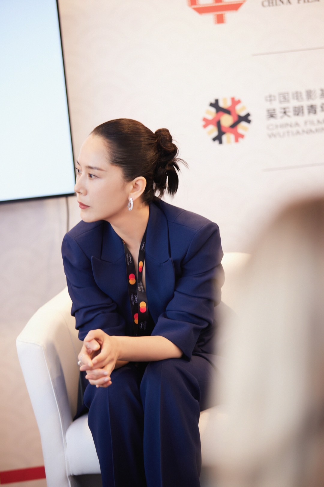 #谁给海清做的妆造#  看见海青姐戛纳红毯造型，真的和海清姐本人的风格气质完美适