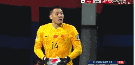 这是什么状况？[what][what]到底是教练不懂还是队友太蠢？全国球迷都懂王