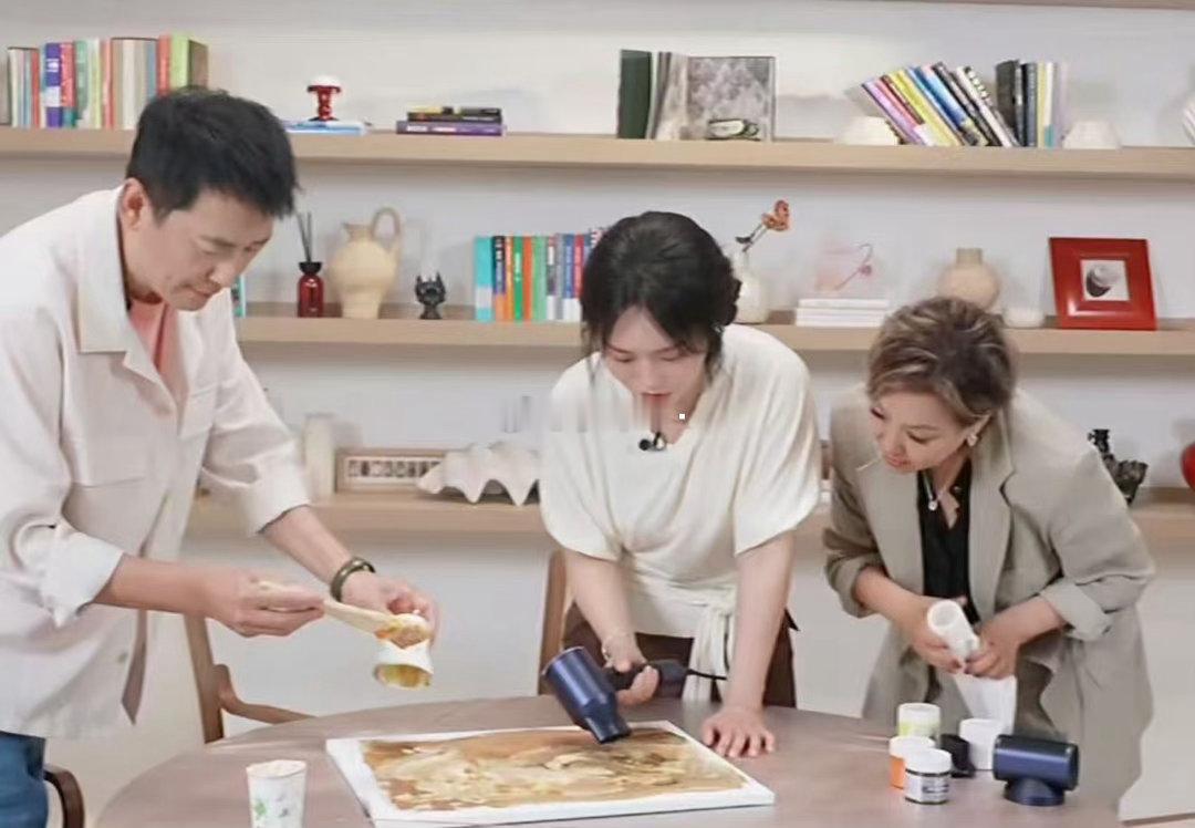 李雪琴说李静工作室没班味李雪琴想来李静工作室上班李雪琴和李静有的时候说的话我还蛮