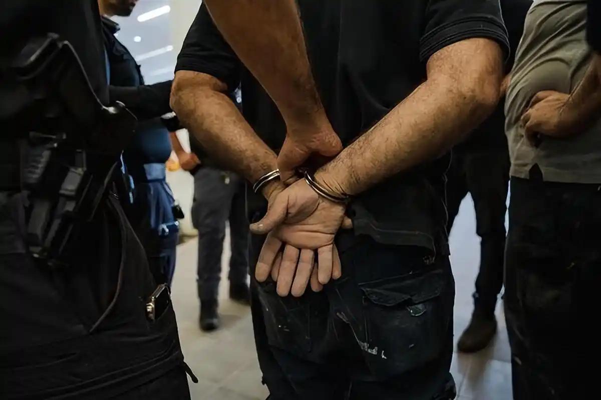 伊朗直接动真格了，一口气抓捕35人，没一个冤枉的，全是藏在伊朗内部、跟美以勾连的