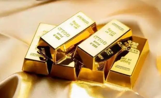 特朗普失控了，华尔街失控了，美国也像失控了。他们竟把“金融核弹”砸向黄金，展开一