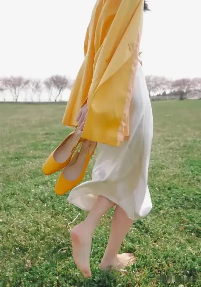 陈道明非常通透的一段话:
“我不羡慕当官的、有钱的，
只羡慕两种人:
一种是身体