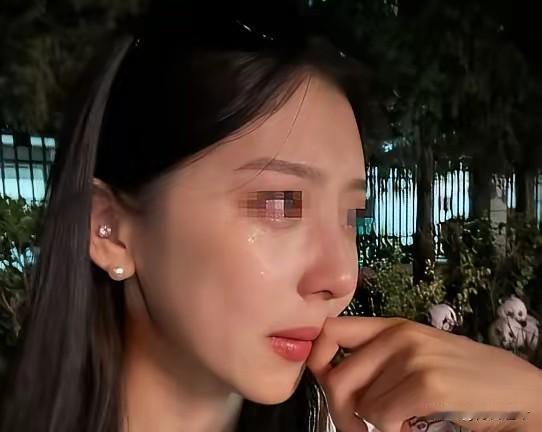 每月给妈2000被老公离婚，刚拿离婚证，亲妈就要15万给弟买房
 
女子每月给母