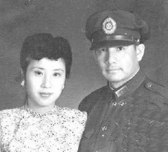 1935年，张灵甫回家后，面无表情地对妻子说：“给我做顿饺子。”妻子面带笑意，赶