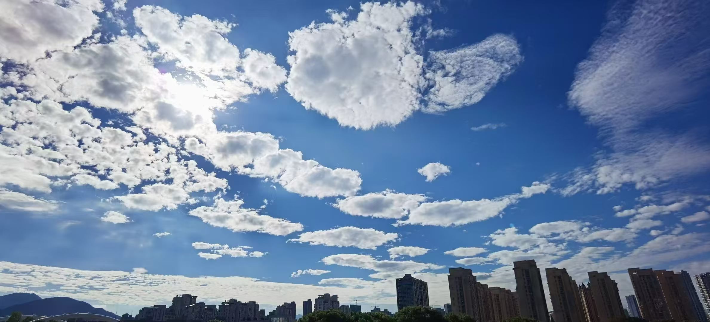 17级“巴威”来临前的天空 