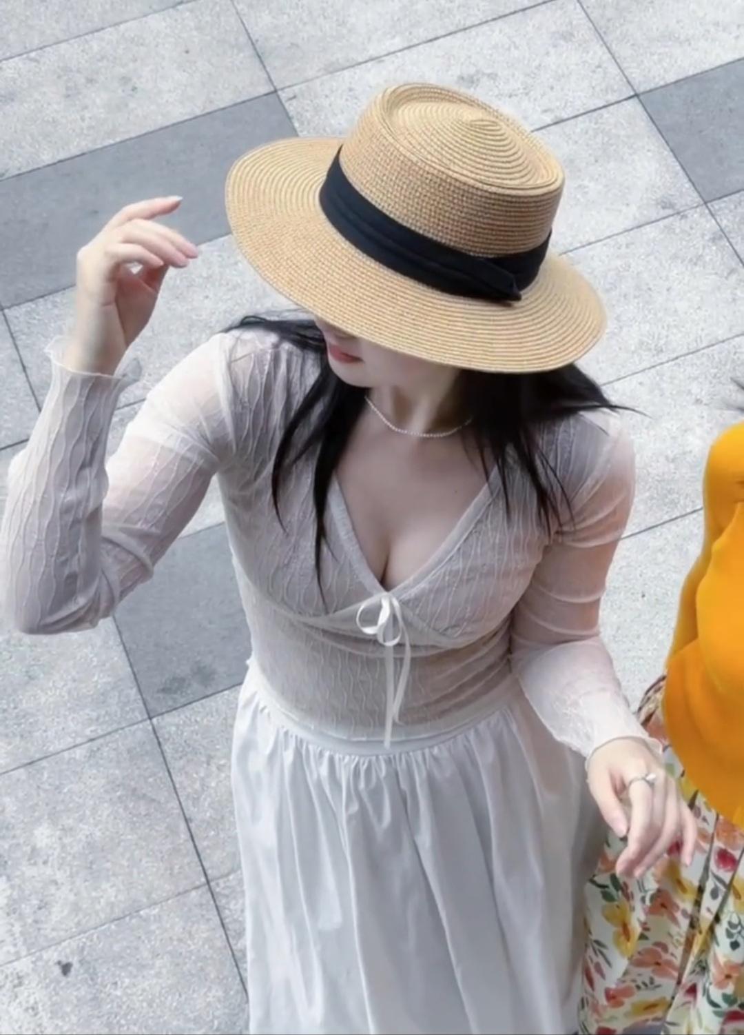 人到中年，没必要把太多人请进生命里，圈小，事少，挺好…[吃瓜群众]