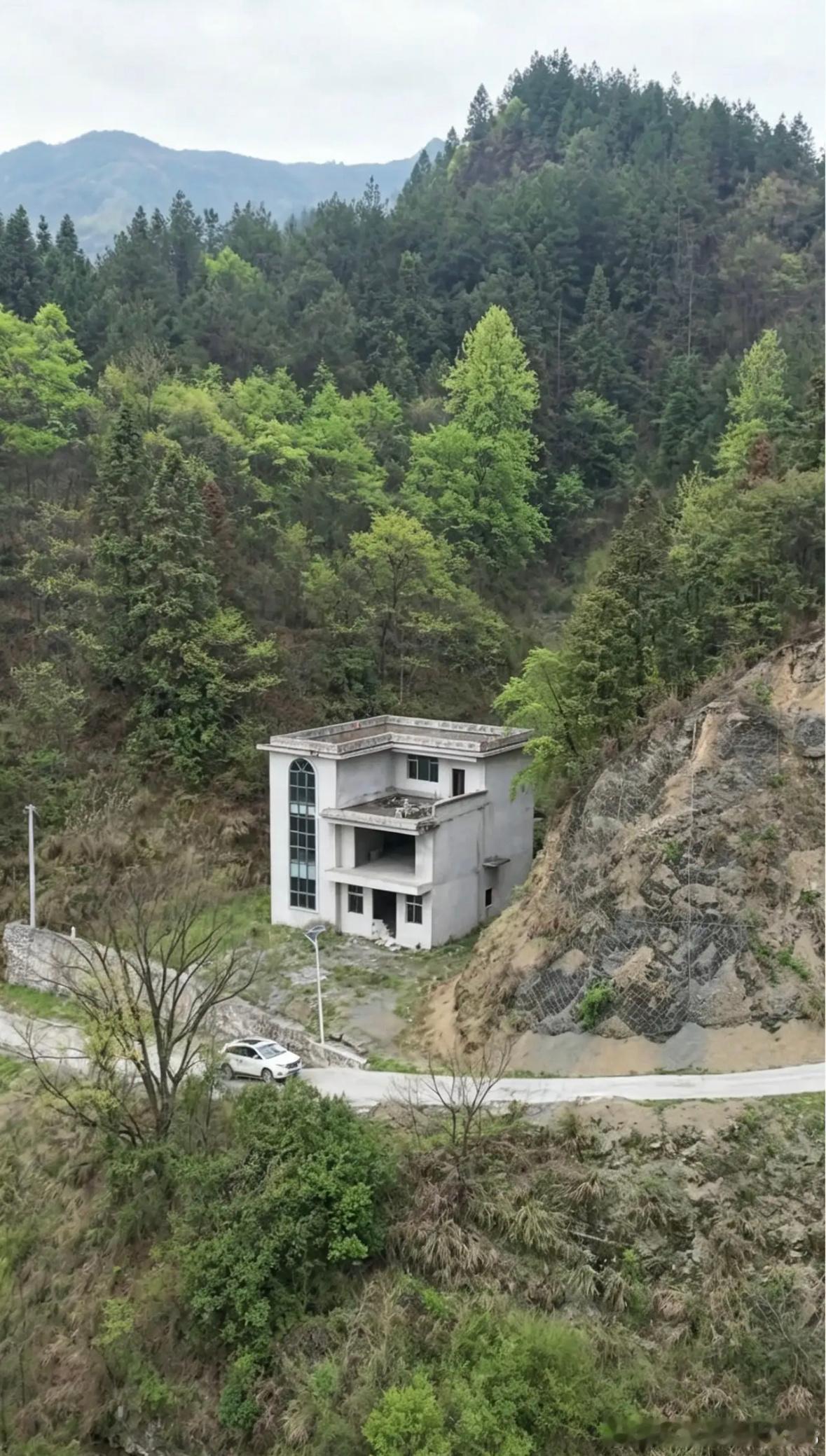 建了又荒废，真不懂当初建的意义是什么 ​​​