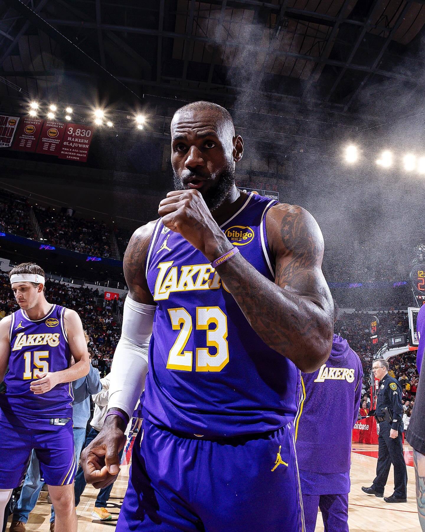 👑青春不是用年龄就能简单划分的，它是一种状态，每个人的青春时区和时长都不同，也