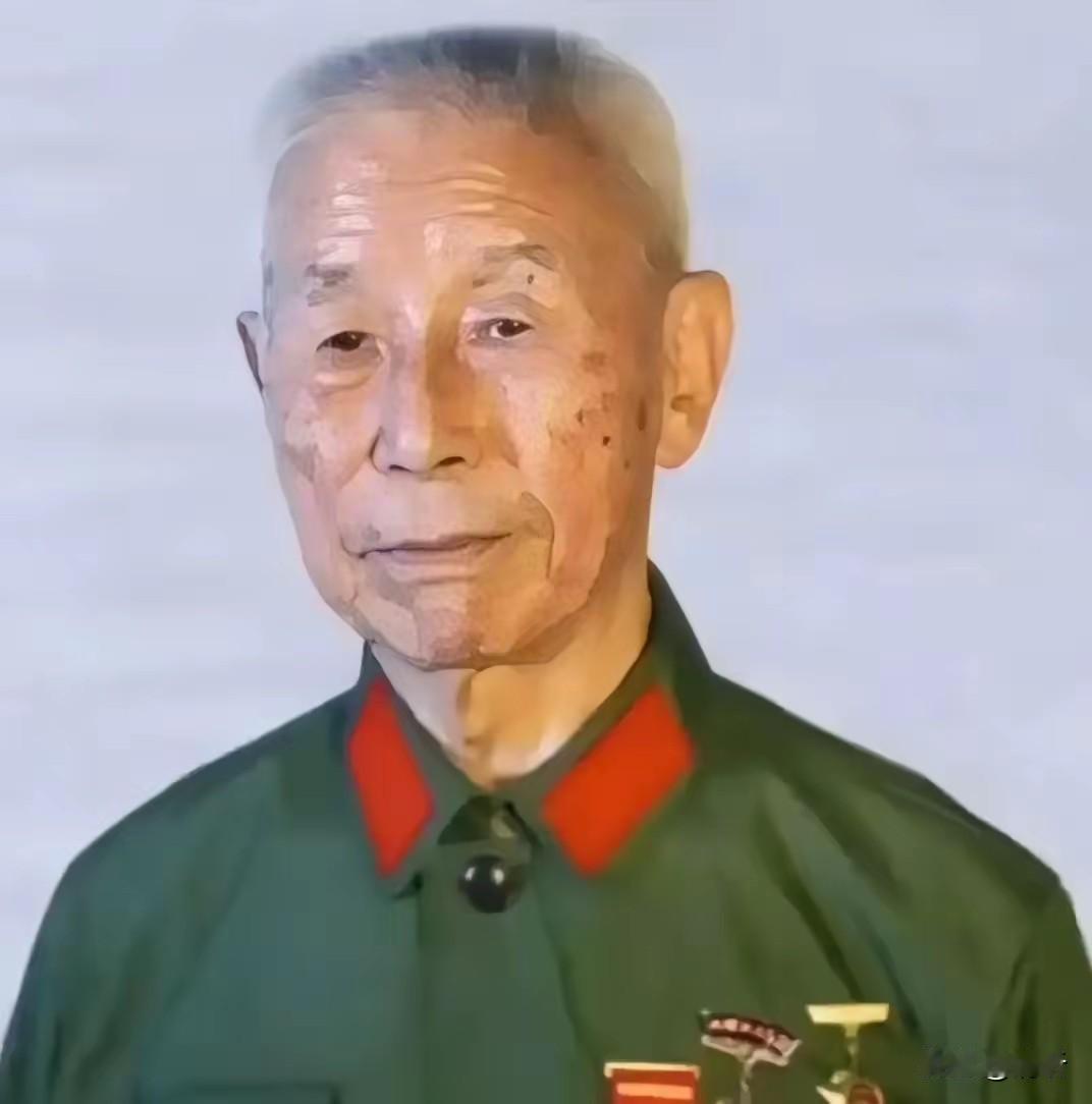 1938年11月出生于湖南洞口的伍先平，是对越自卫反击战中涌现出的战斗英雄，也是