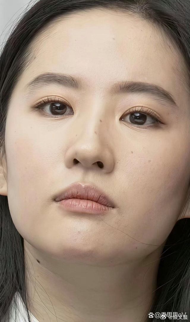 刘亦菲怼脸生图也太能打了！这双眼皮精致又自然，颜值真的绝了～ 