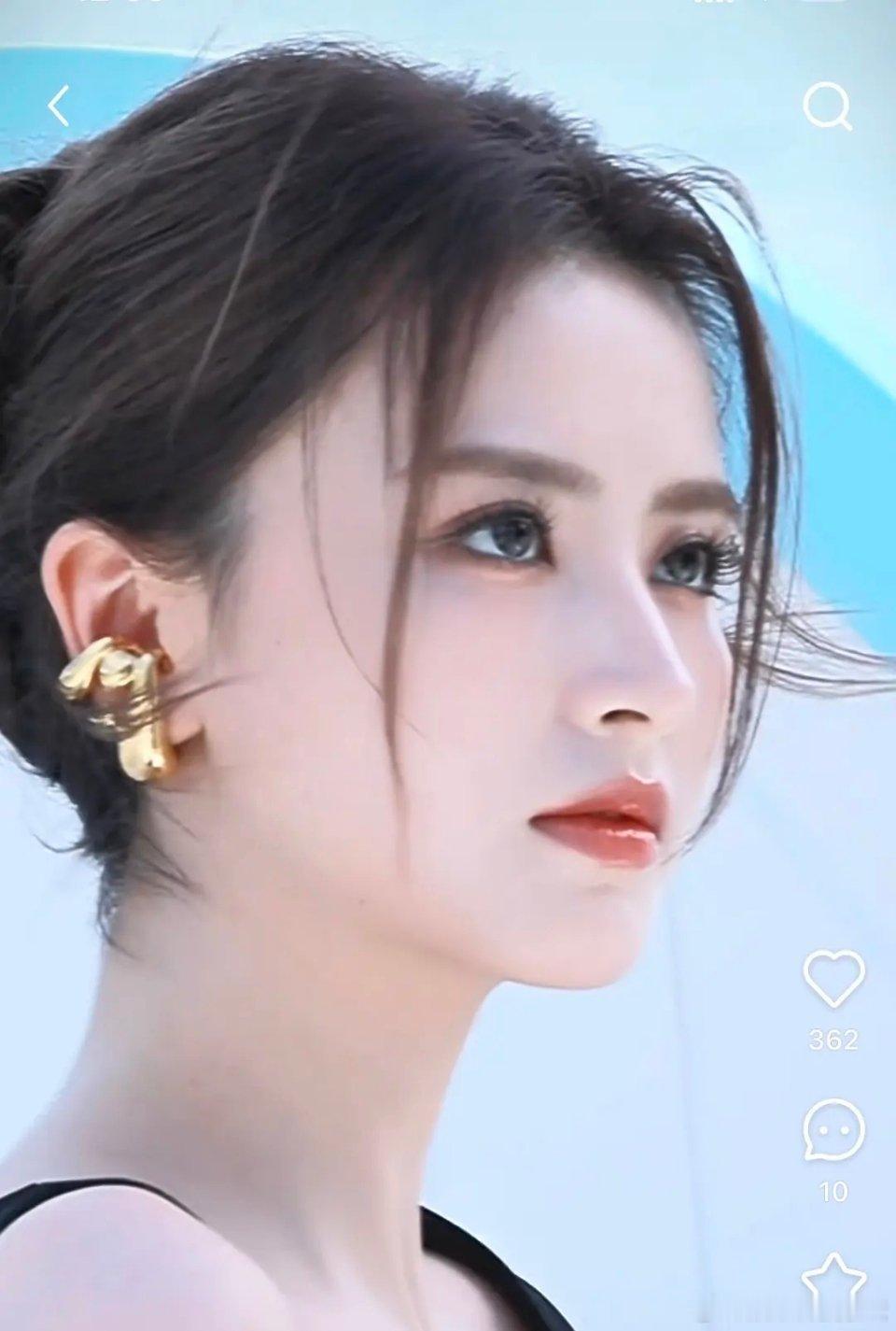 她真的好漂亮，当时追婧的时候就给她投过票 