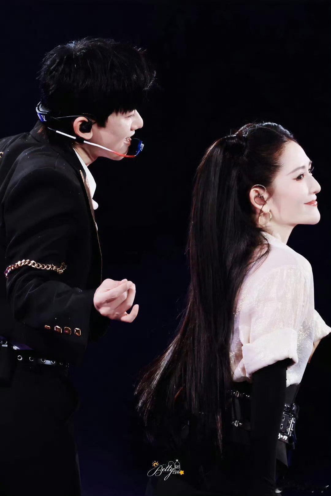 张杰新春演唱会谢娜摄影 最好的杰娜 感谢娜姐送来的直拍！也是跟上娜姐看上最佳观赏