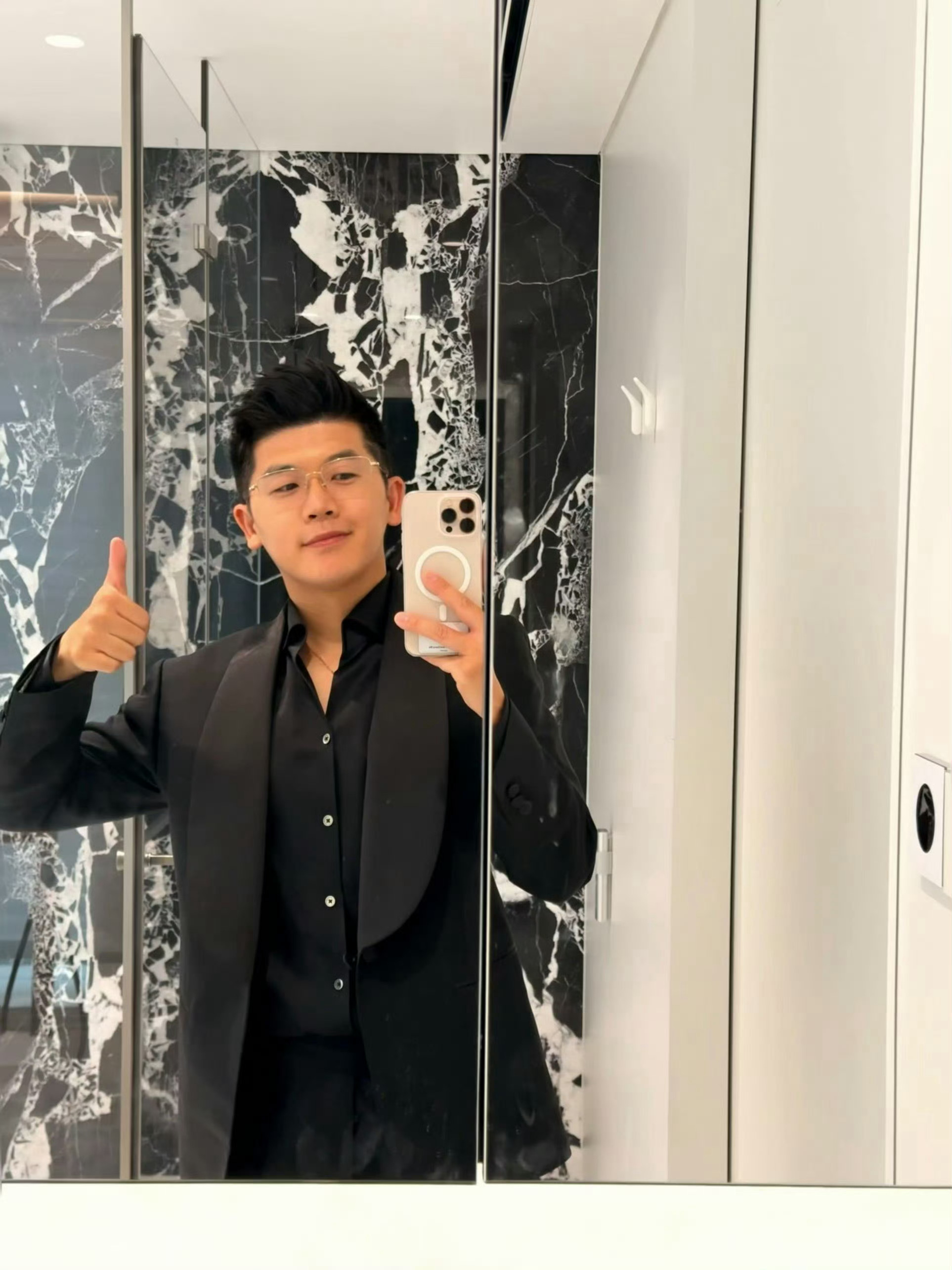 在趣评测能威胁到我颜值的，有两个人，这是其中一个 