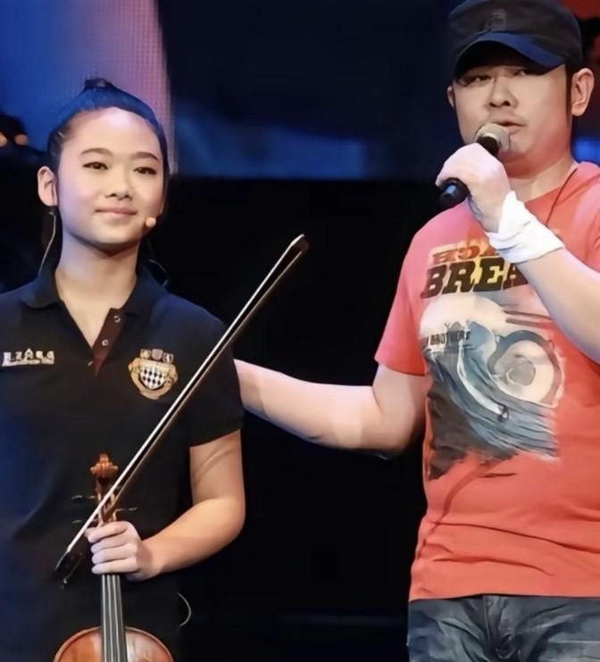 刀郎，你敢信？他家的幸福生活简直让人嫉妒！
娶了美娇娘，幸福指数爆表，这恩爱秀得