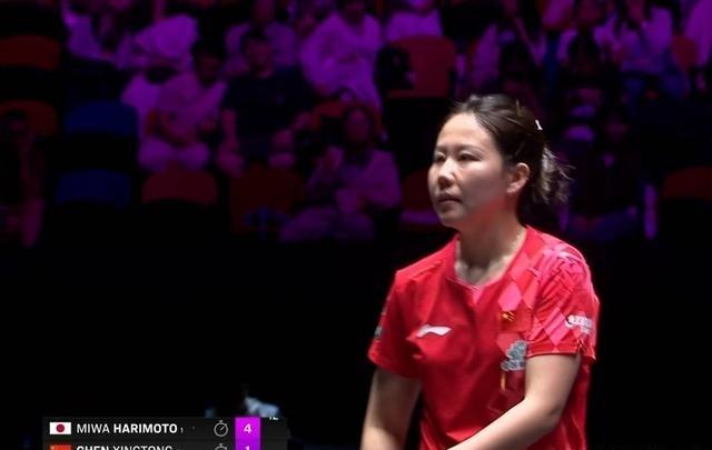 澳门冠军赛1：4惨败张本美和后，谁注意陈幸同做了一个出人意料的举动
比赛结束的哨