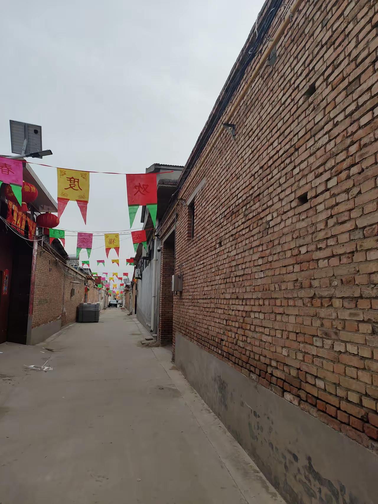 发现没有，
以前在村里过年，
要到初六初七才离开，现如今好多人
初二就开始往回返