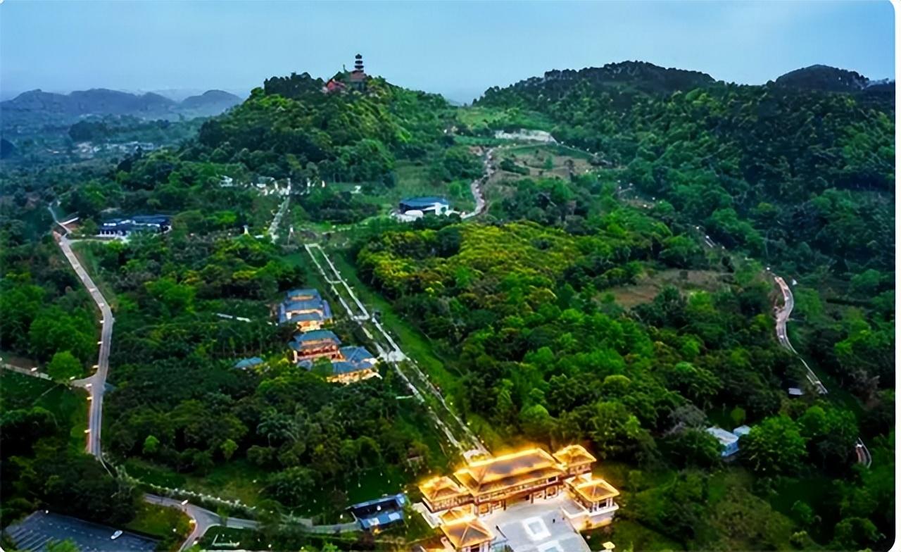 相传，有天阎王在翻看生死簿的时候，突然发现一件奇怪的事情，他发现在800多年间，