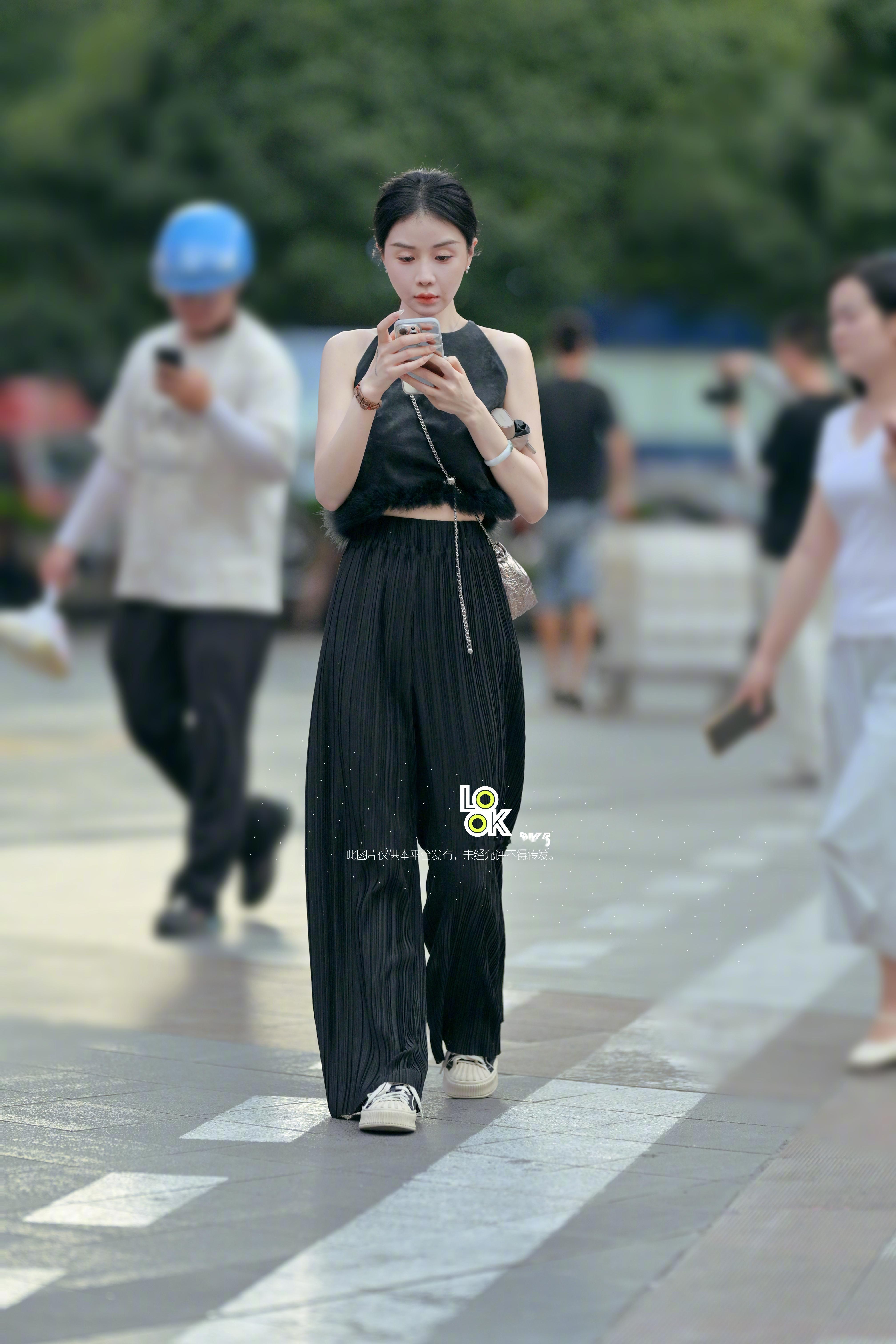 小姐姐面熟想不起是谁 ​​​