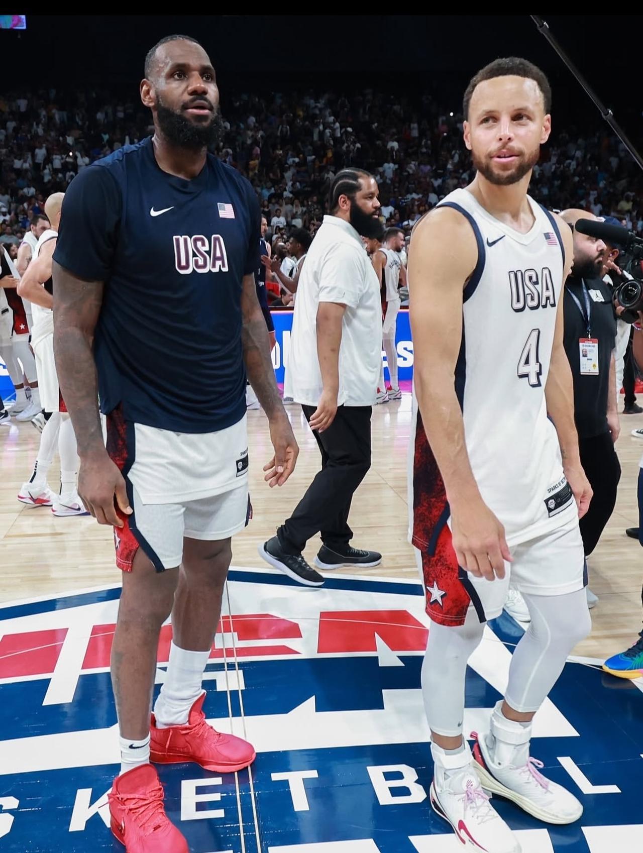 詹姆斯和库里，绝对是近二十年NBA的两座大山。詹姆斯力量无敌，内线防守、篮板、传
