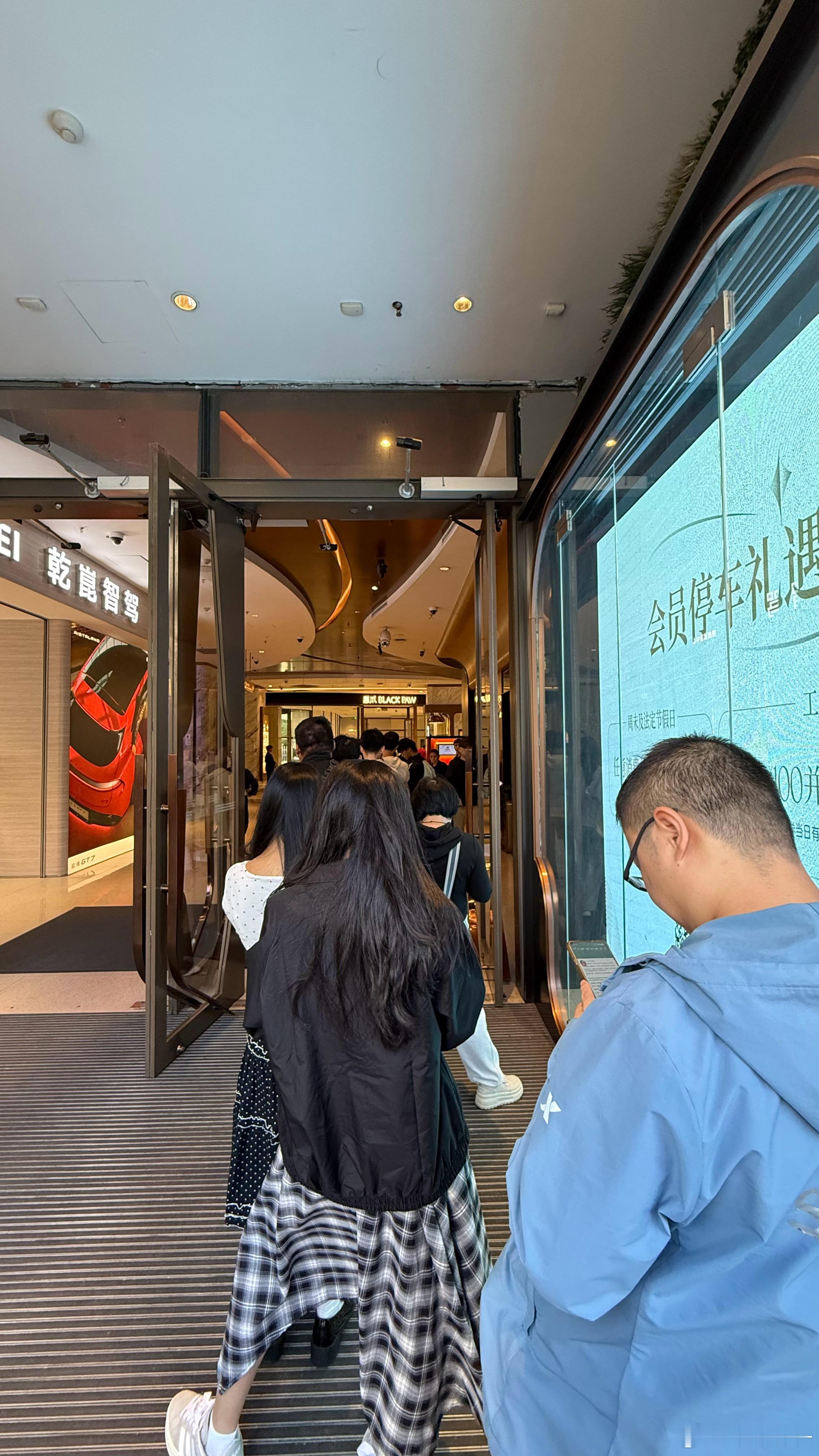 从一个门排然后一个大拐弯到另一个门 有拿到周边的风险吗 ​​​