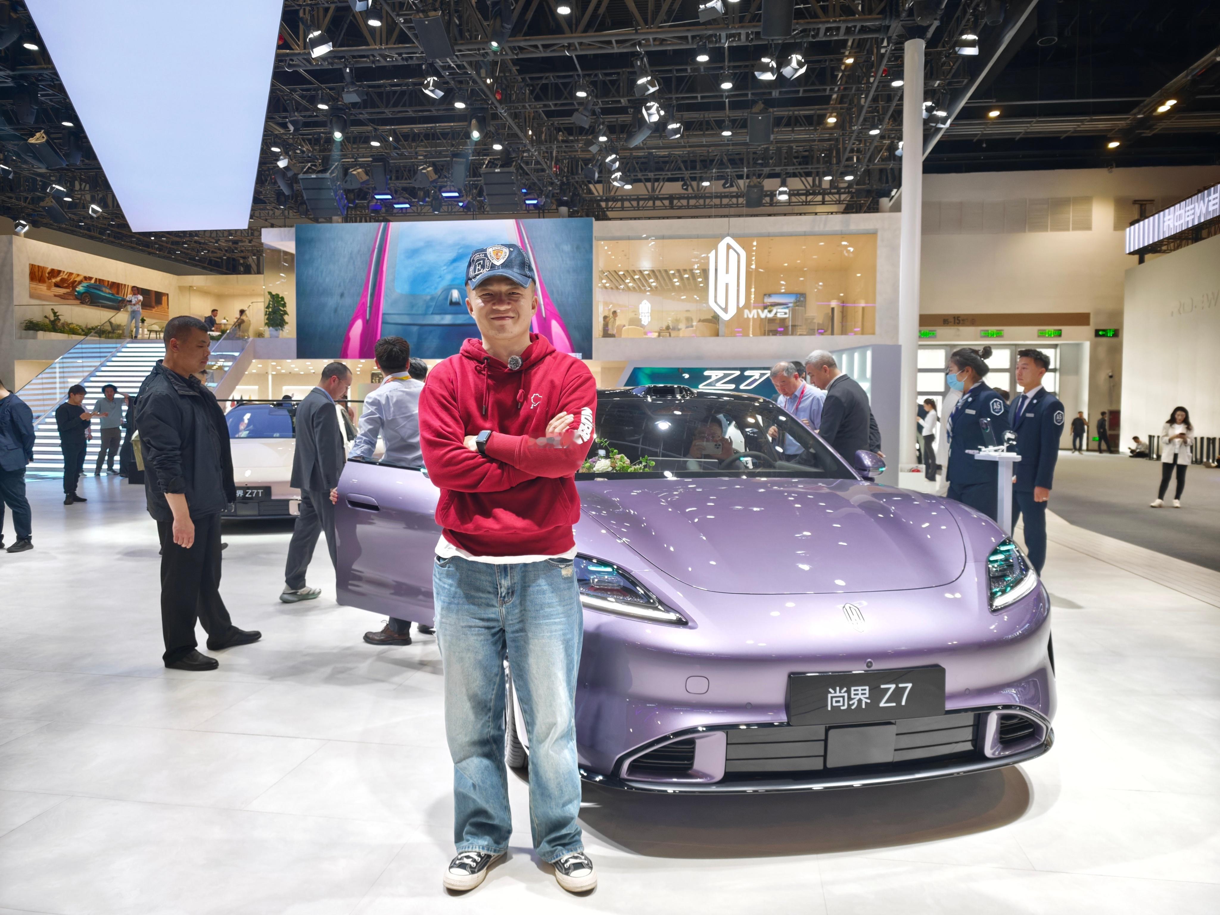 来逛会儿车展，然后就无意中碰到尚界Z7了……[妙啊]都有谁买车了，提到车之后，联