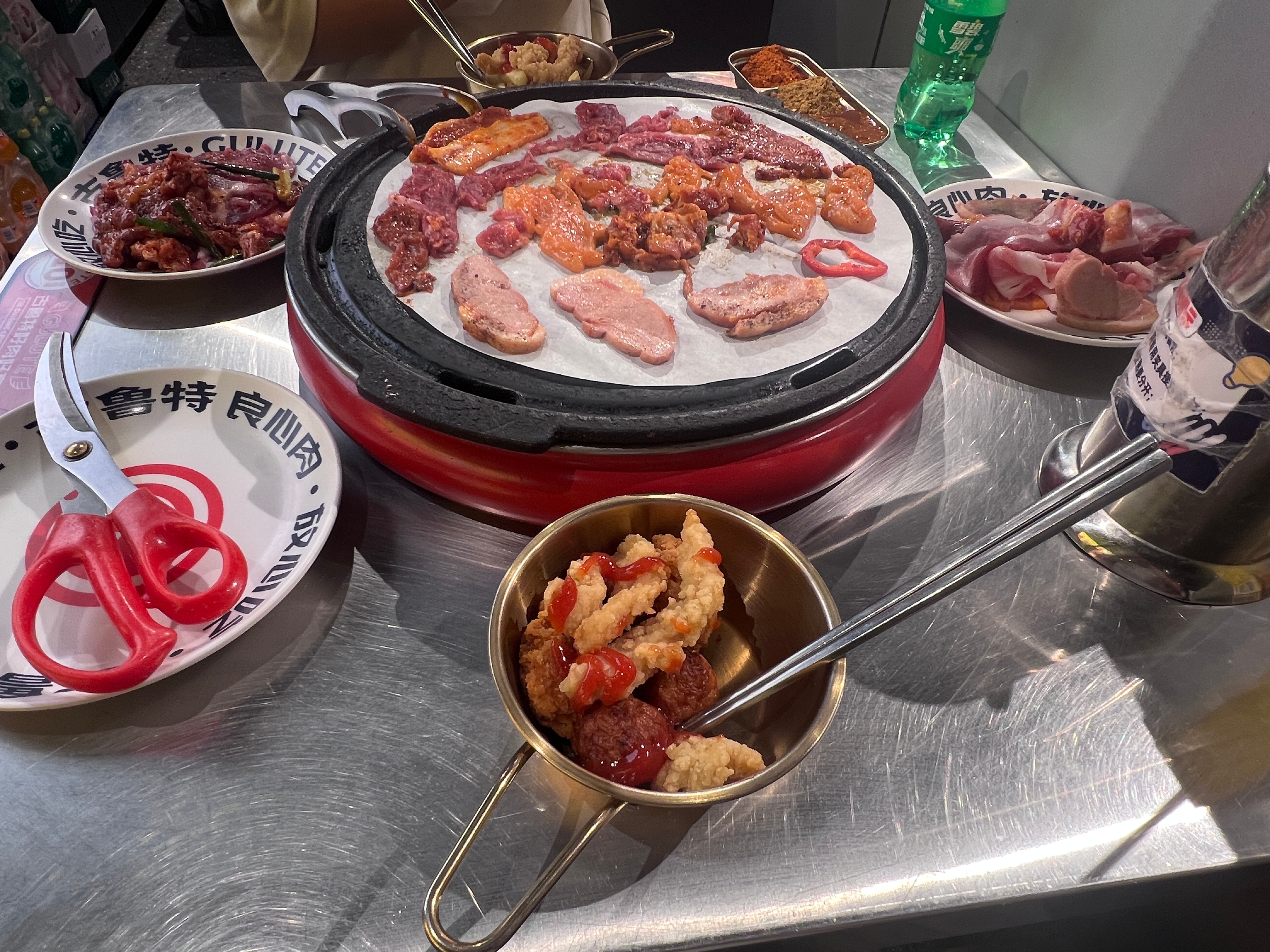 朋友负责烤烤烤，我负责吃吃吃😋 ​​​