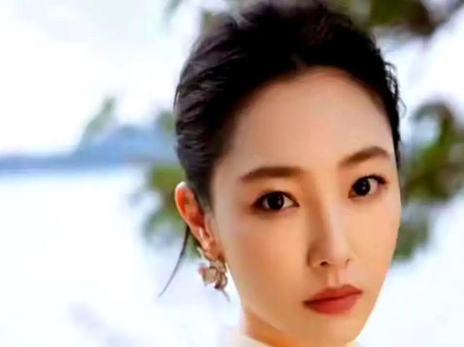 白百何帮《门锁》拉来投资、定好档期，结果资方一句“数据不达标”就把她踢了，连片尾