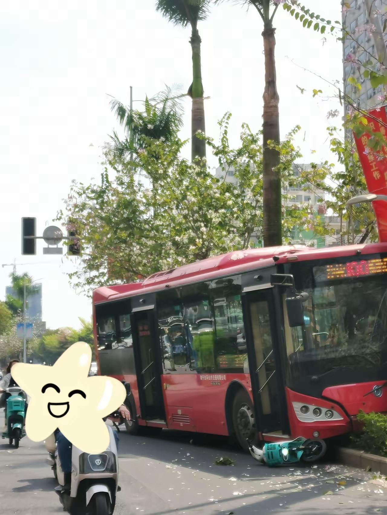 事故发生的原因是什么不太清楚，但这句话有一定道理。
“如果开的不是扫码电动车，是