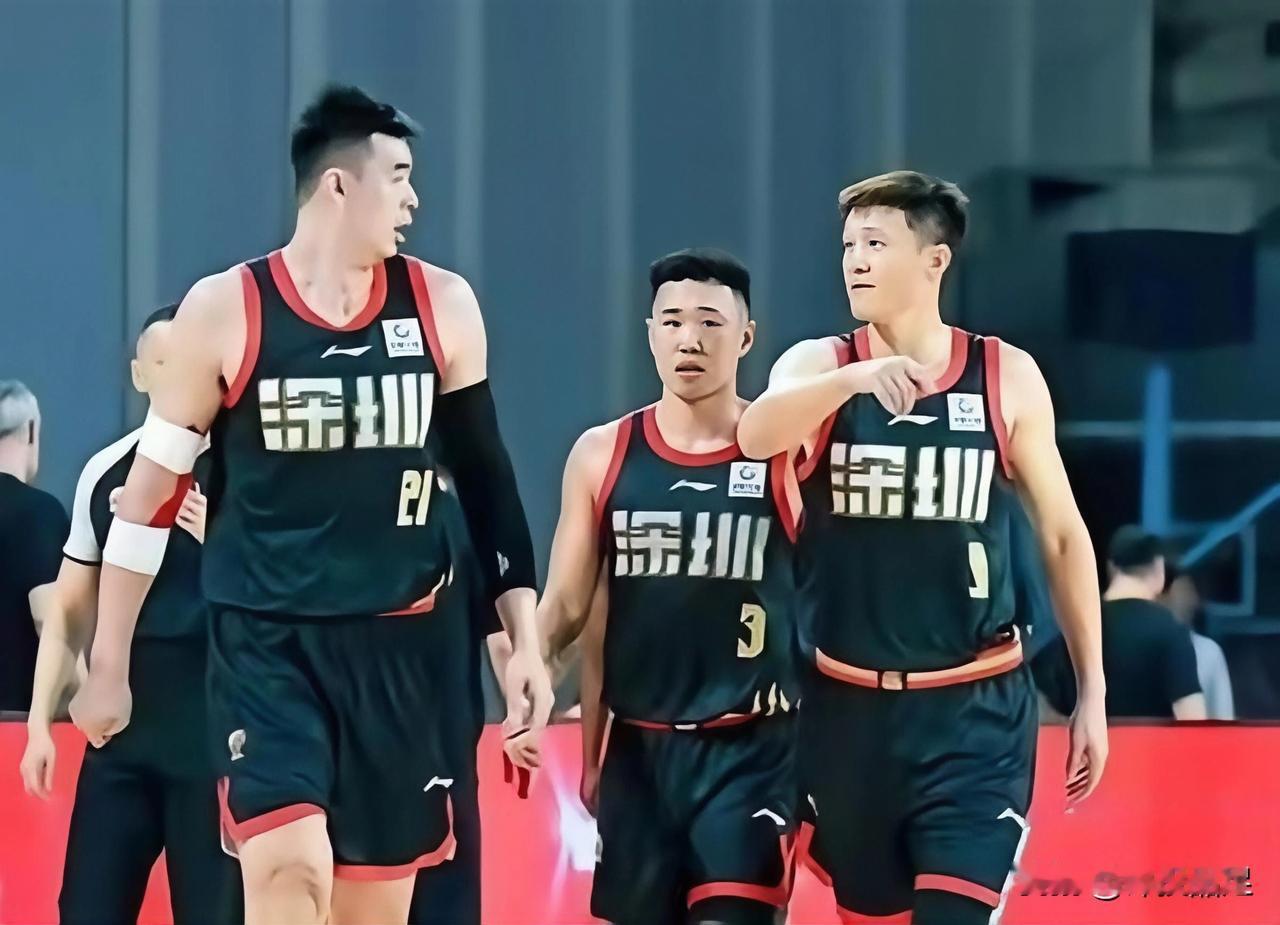 今晚两场焦点战，两队连胜，两队连败！
1.排名第三的深圳男篮今晚在主场以106-