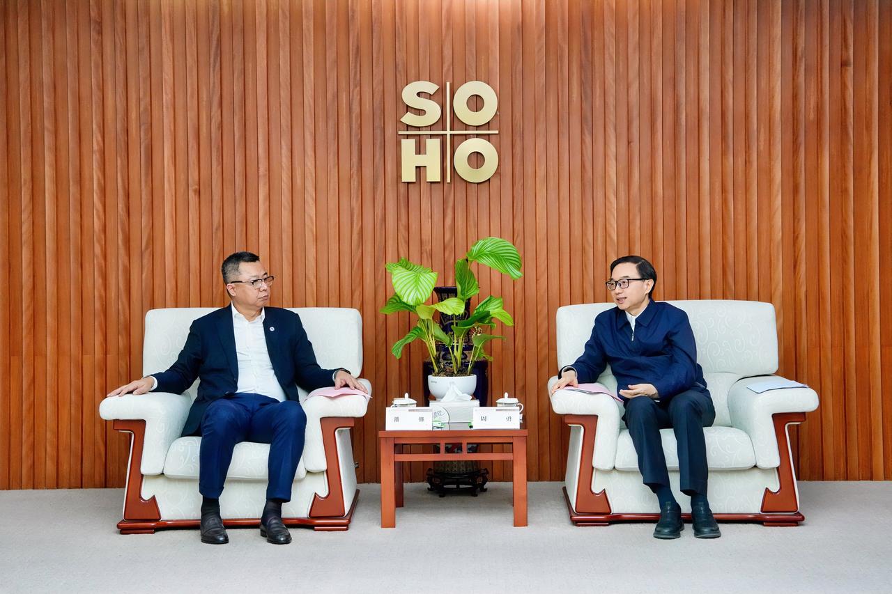 12月24日，中国欧洲经济技术合作协会副理事长潘锋一行到访苏豪控股集团，苏豪控股